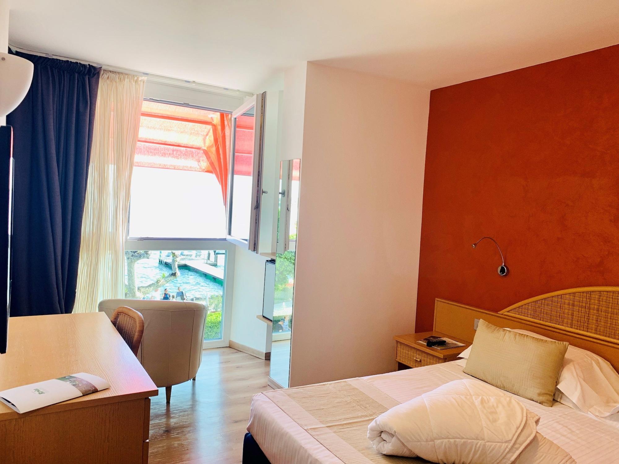 Kriss Internazionale Hotel Bardolino Extérieur photo