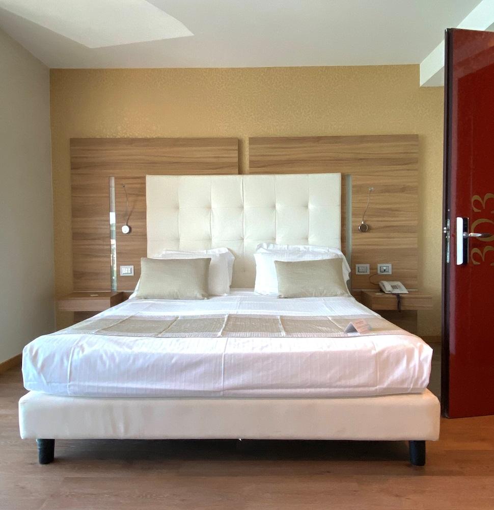 Kriss Internazionale Hotel Bardolino Extérieur photo