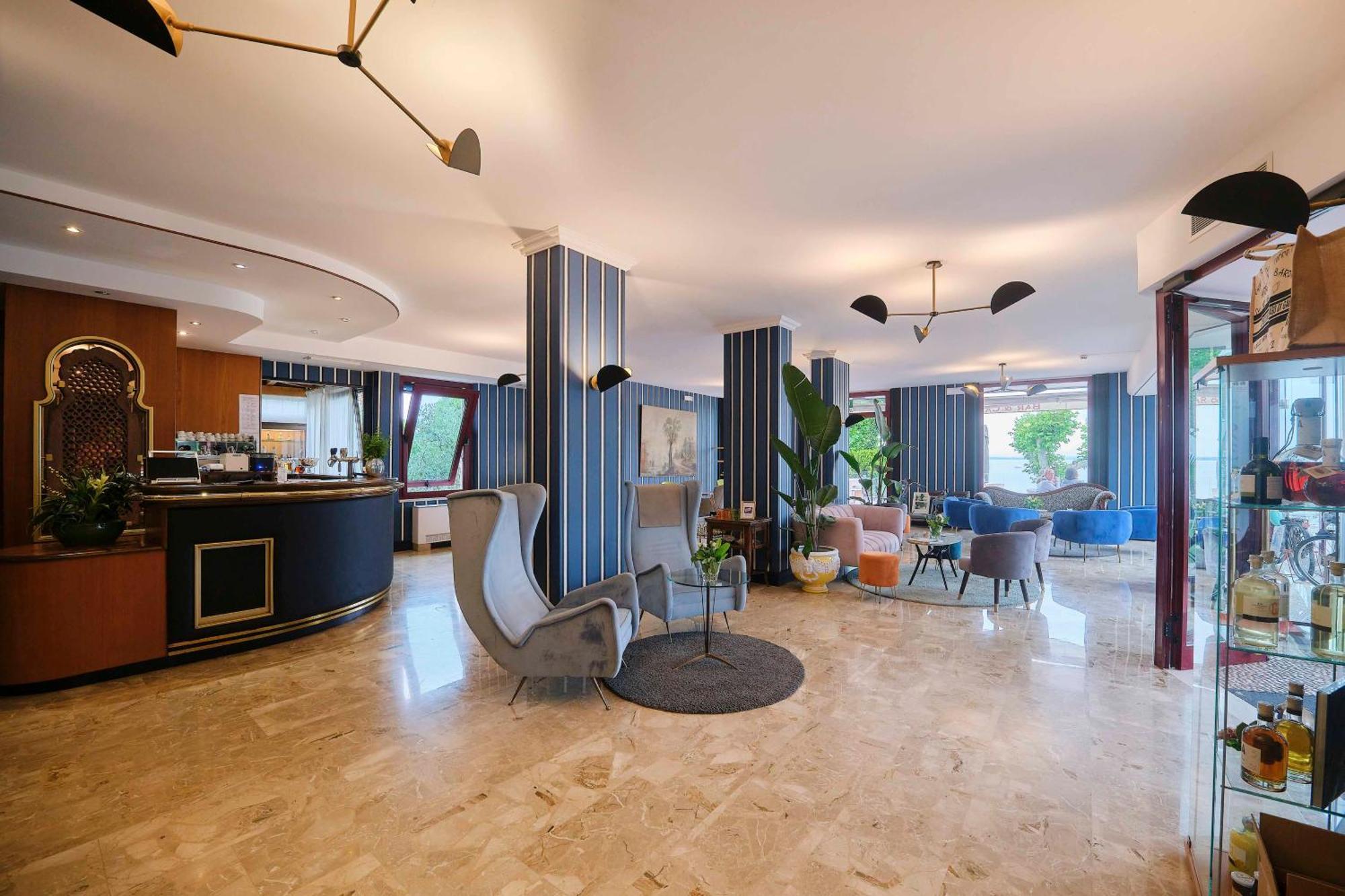 Kriss Internazionale Hotel Bardolino Extérieur photo