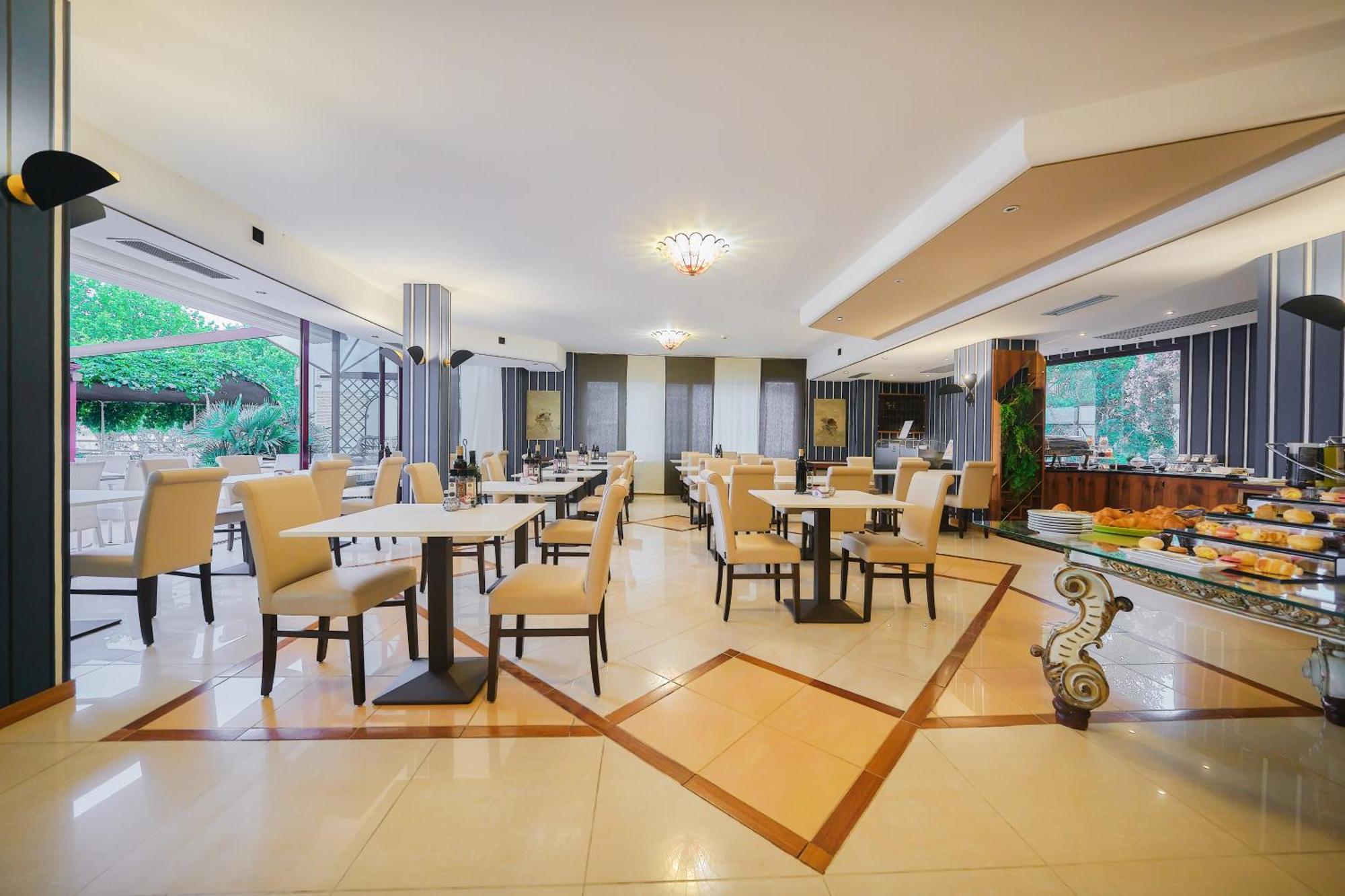 Kriss Internazionale Hotel Bardolino Extérieur photo