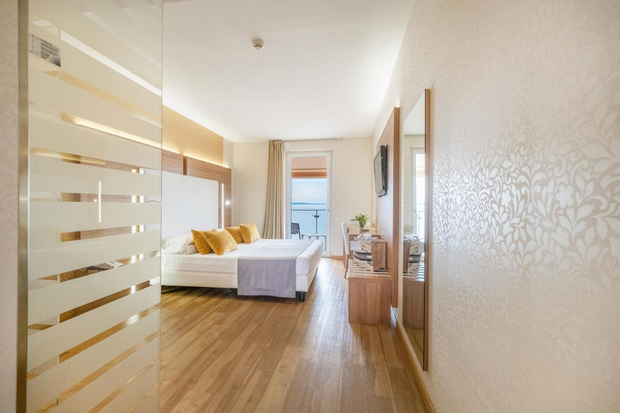 Kriss Internazionale Hotel Bardolino Extérieur photo
