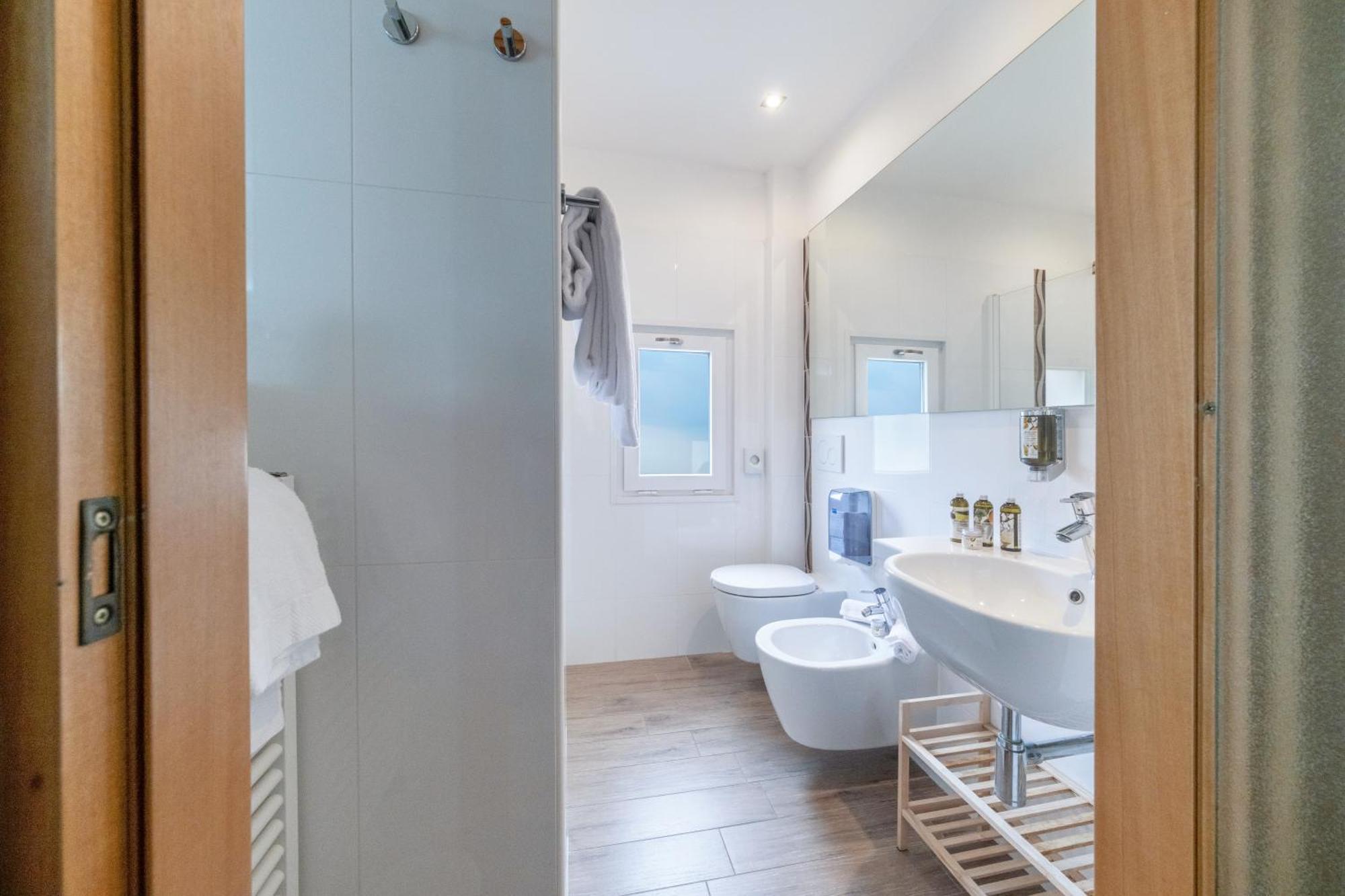 Kriss Internazionale Hotel Bardolino Extérieur photo