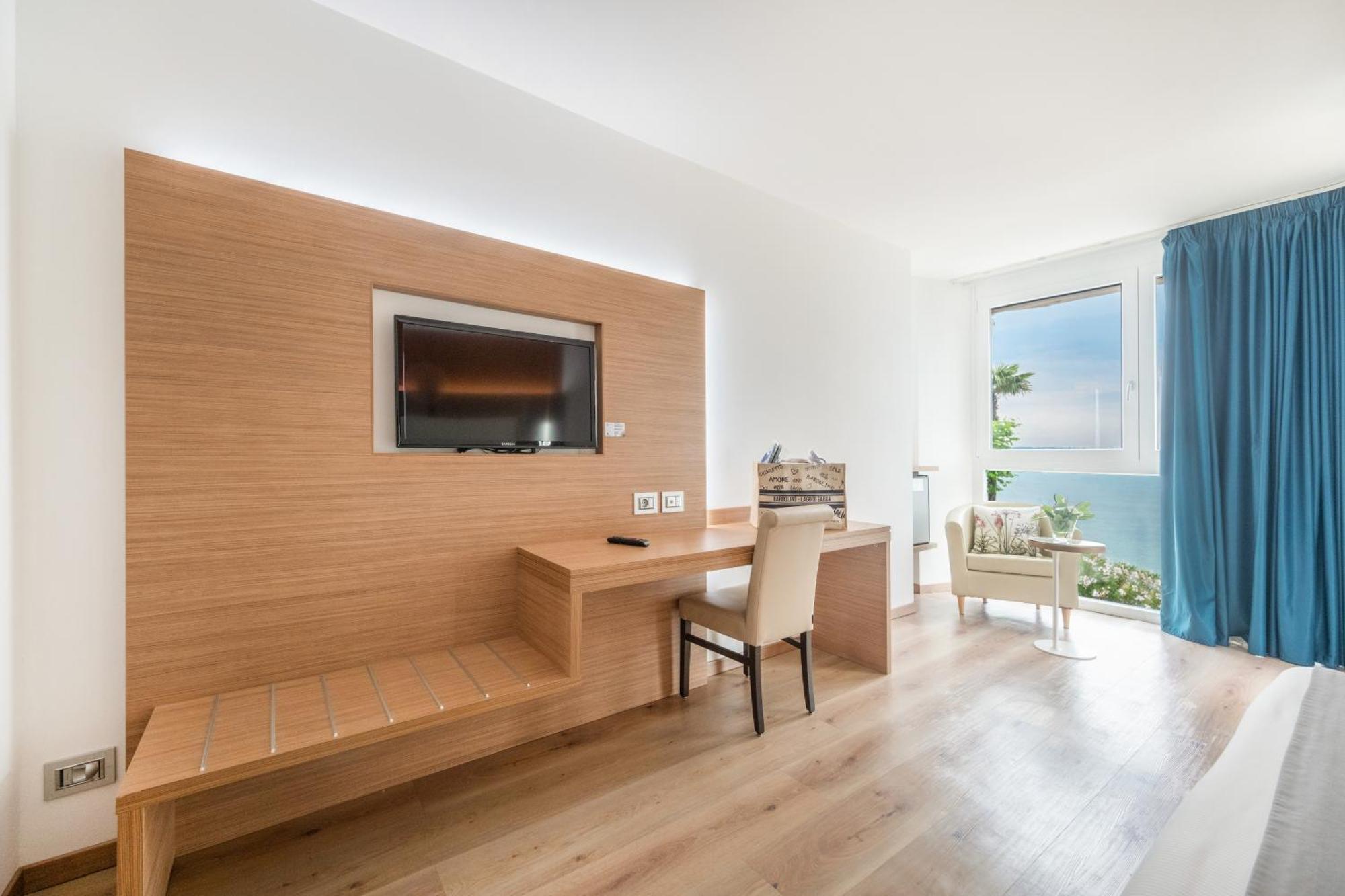 Kriss Internazionale Hotel Bardolino Extérieur photo