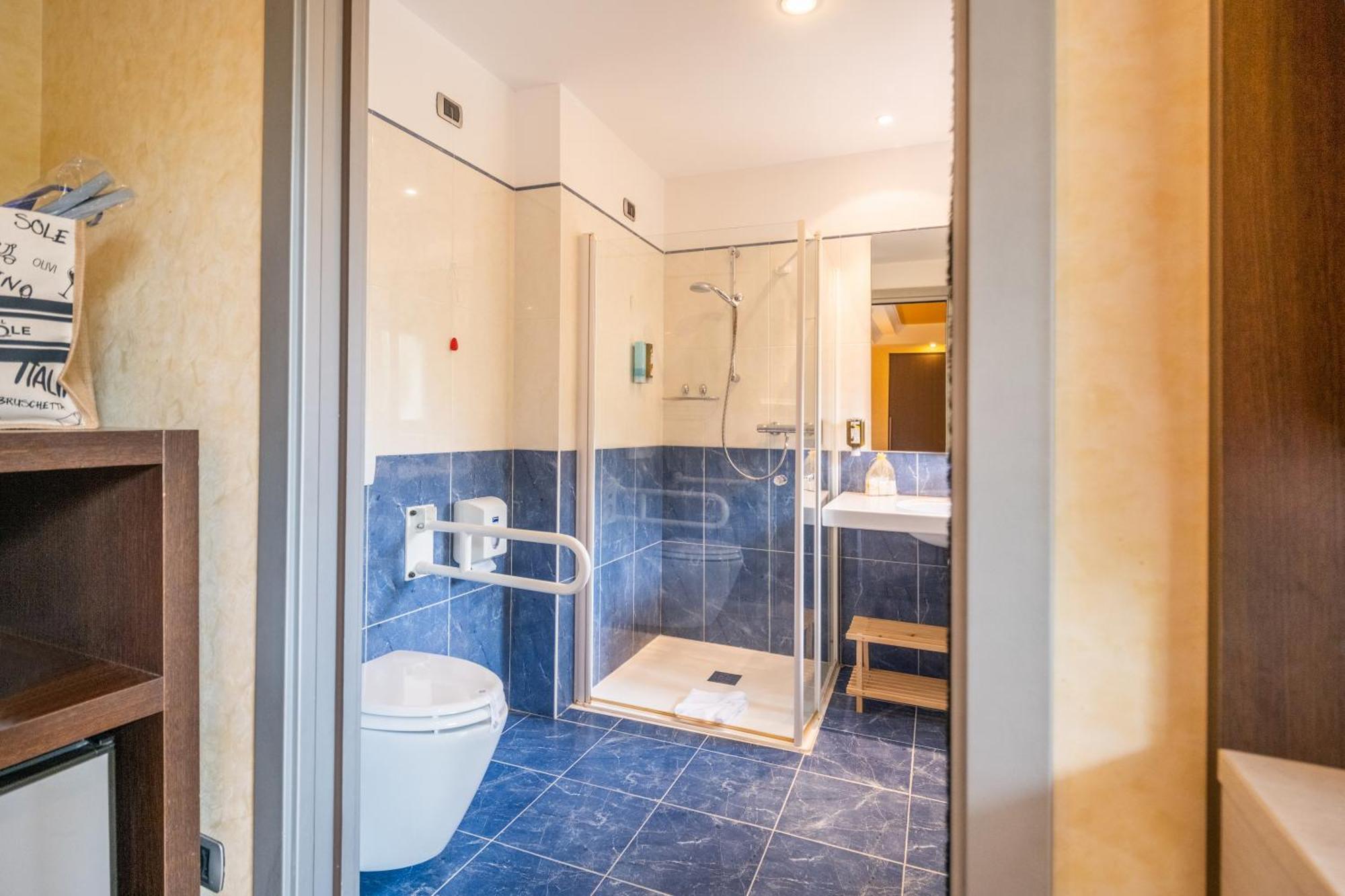 Kriss Internazionale Hotel Bardolino Extérieur photo