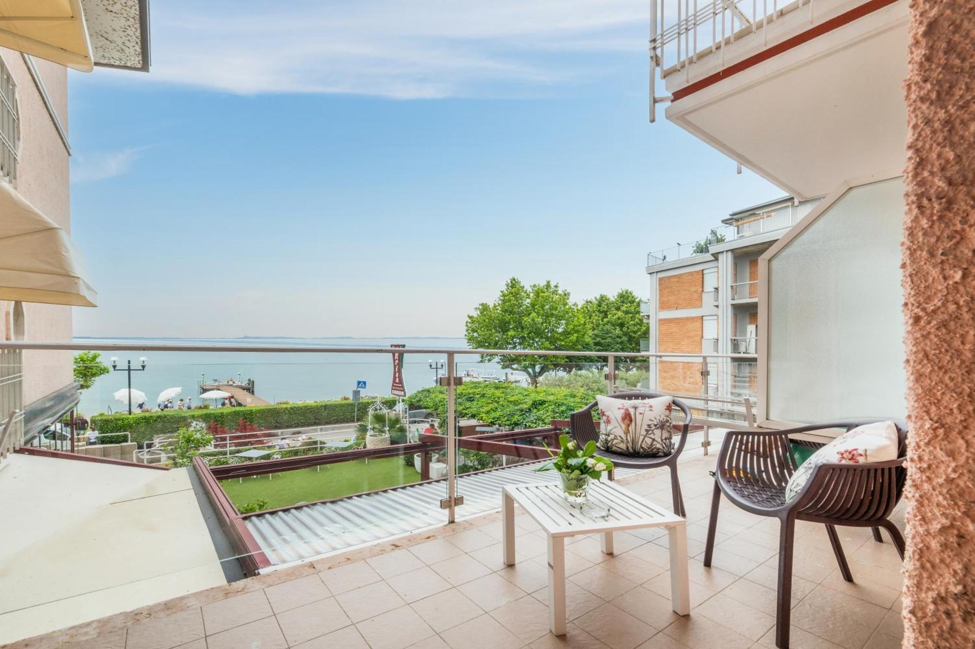 Kriss Internazionale Hotel Bardolino Extérieur photo