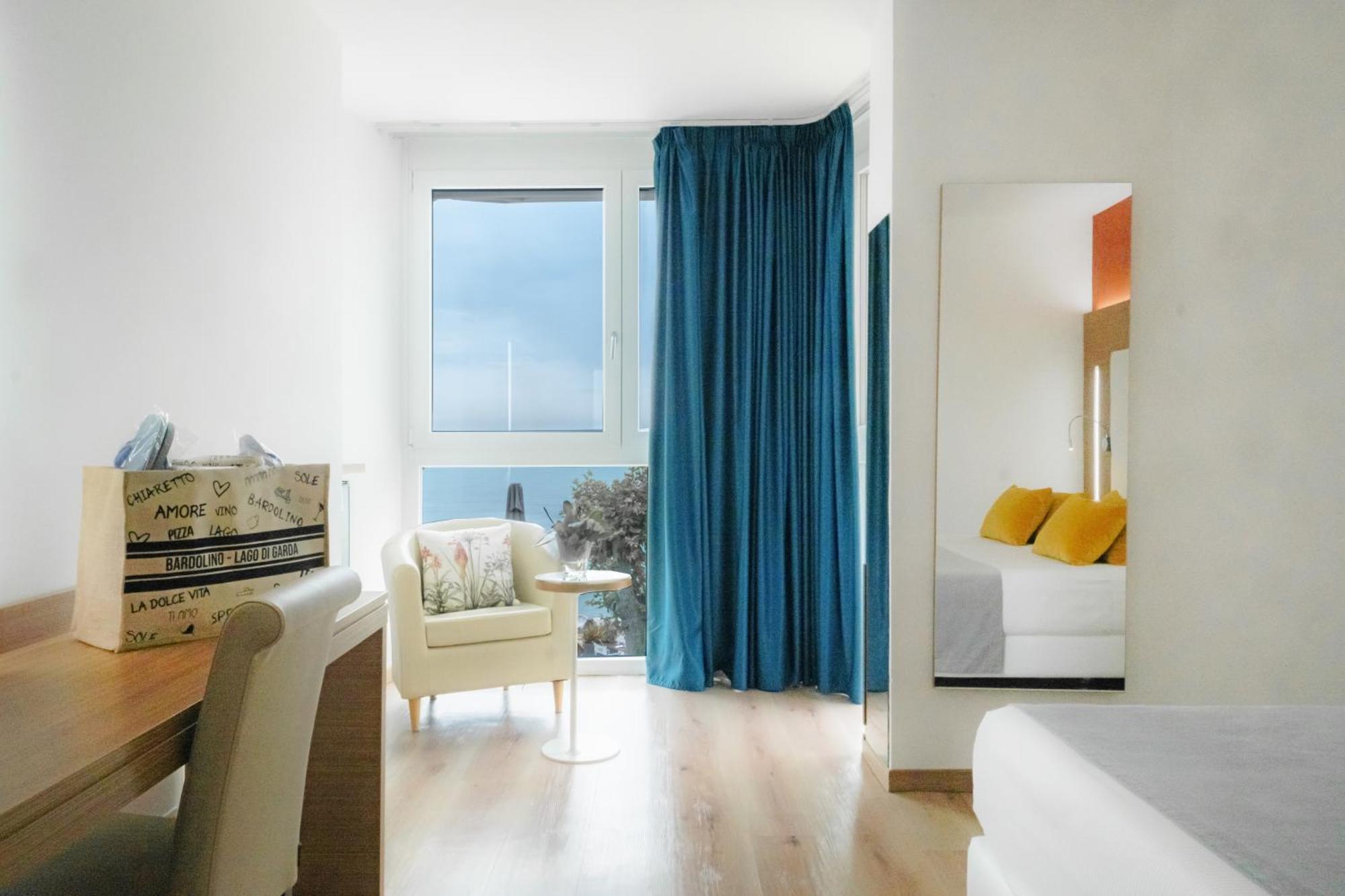 Kriss Internazionale Hotel Bardolino Extérieur photo
