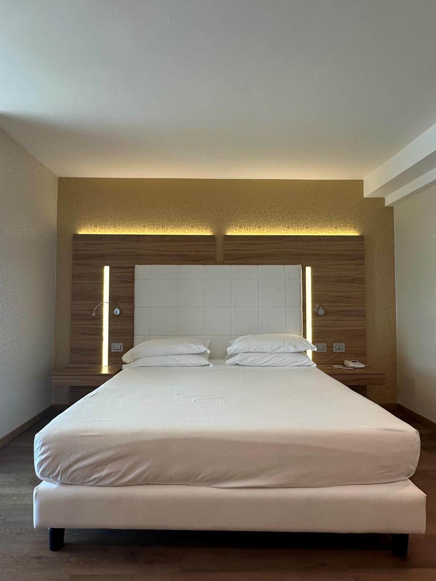 Kriss Internazionale Hotel Bardolino Extérieur photo