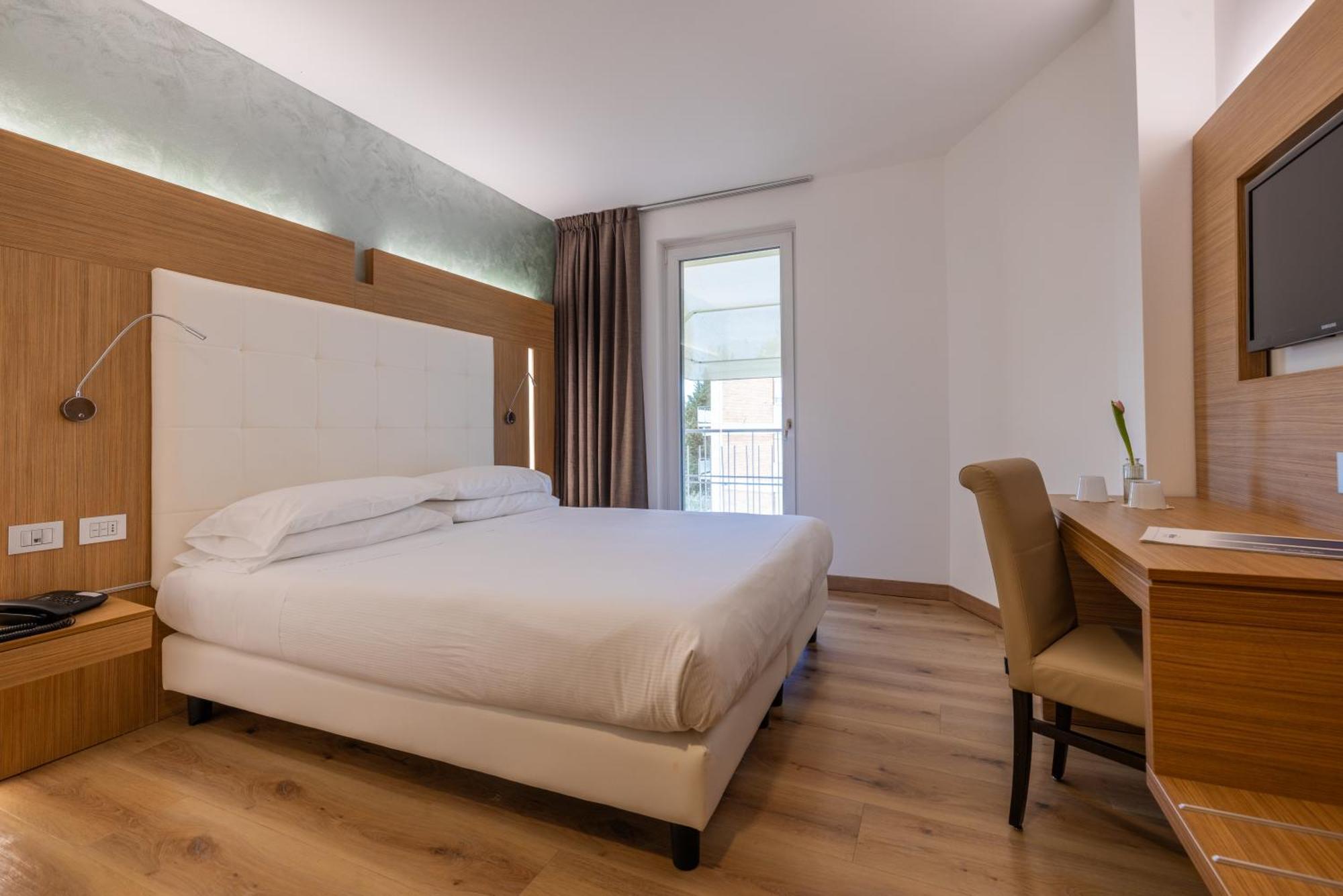 Kriss Internazionale Hotel Bardolino Extérieur photo