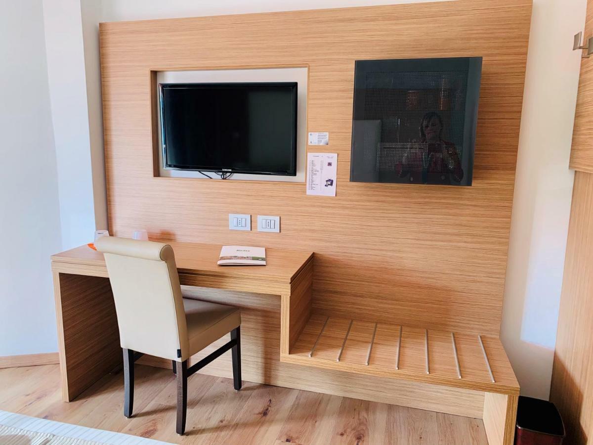 Kriss Internazionale Hotel Bardolino Extérieur photo